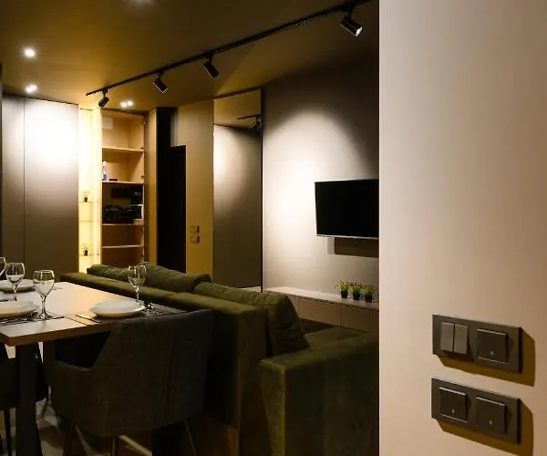 公寓 Luxury Apartments-belochka 乌日霍罗德