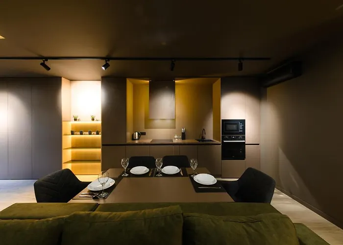 公寓 Luxury Apartments-belochka 乌日霍罗德