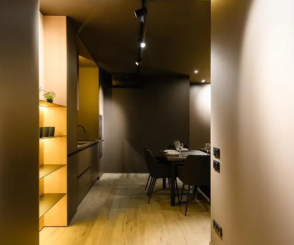 公寓 Luxury Apartments-belochka 乌日霍罗德